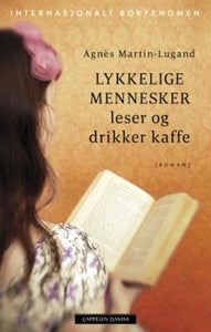 Lykkelige mennesker leser og drikker kaffe